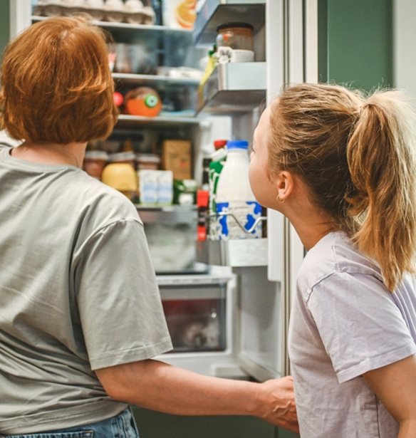 Μήπως τοποθετείς λάθος τα τρόφιμα στο ψυγείο; H κακή συνήθεια που σπαταλάει χώρο και χρήμα