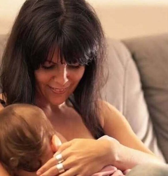 Η Ηλέκτρα Αστέρη παρακινεί τις νέες μητέρες να ξεκινήσουν τον θηλασμό