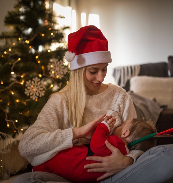Θηλασμός στις γιορτές: Τι χρειάζεται να προσέξει η νέα μαμά