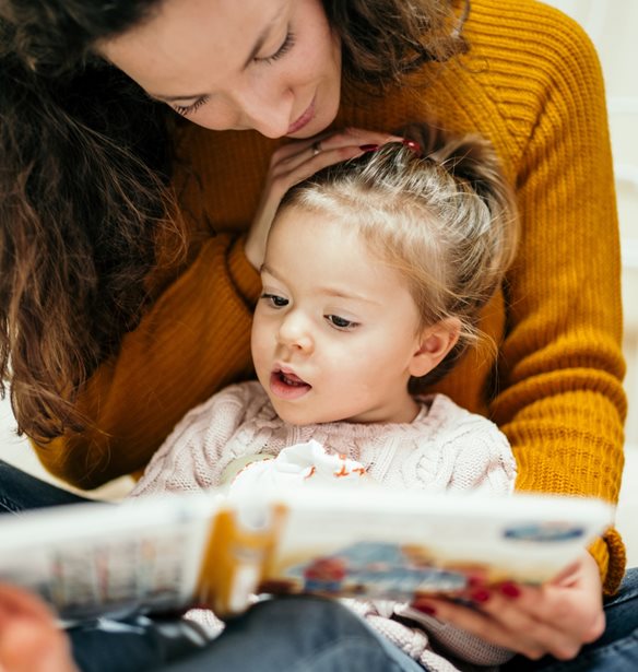 5 πράγματα που συμβαίνουν στον εγκέφαλο του παιδιού, όταν του διαβάζεις παραμύθια
