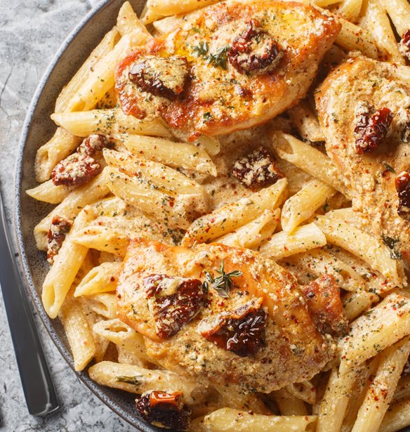 Μακαρόνια με κρεμώδη σάλτσα κοτόπουλου- Η εύκολη συνταγή για επίσημα γεύματα