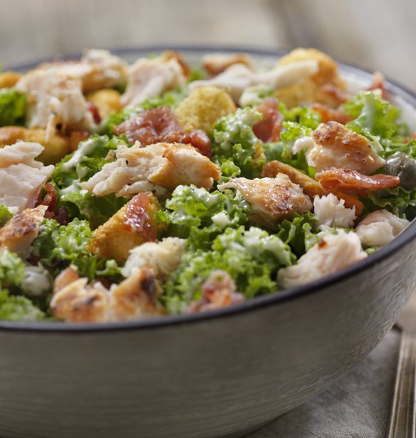 Σαλάτα με τη γαλοπούλα που περίσσεψε από το γιορτινό τραπέζι