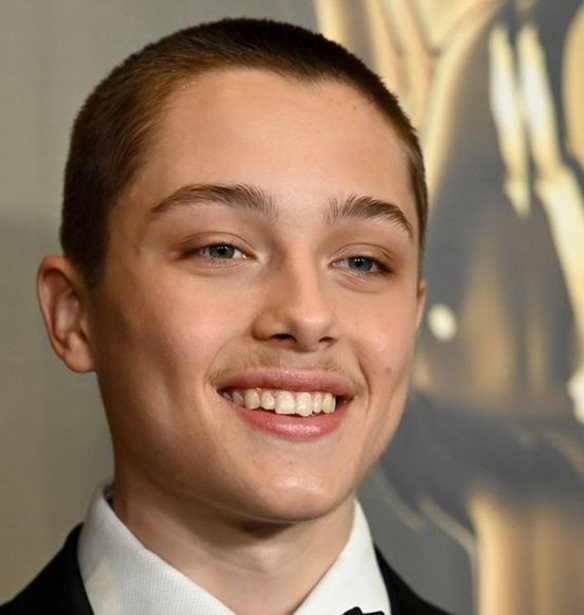 Knox Jolie-Pitt | Η νέα αλλαγή στην εικόνα του 17χρονου γιου της Angelina Jolie και του Brad Pitt