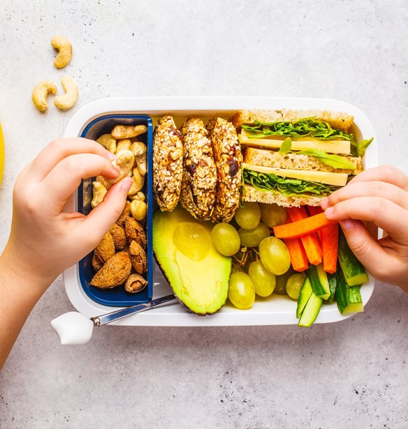 5 υγιεινά σνακ για το σχολείο που δίνουν ενέργεια και θρεπτικά στοιχεία