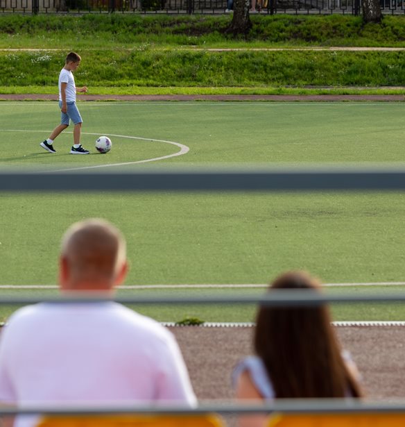 Πατέρας απείλησε με μαχαίρι τον προπονητή του γιου του επειδή δεν τον έβαζε να παίζει