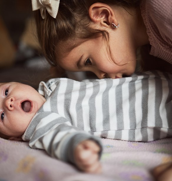 "Τα παιδιά μου έχουν 8 χρόνια διαφορά ηλικίας και να τα βλέπω μαζί είναι ό,τι πιο όμορφο έχω ζήσει"