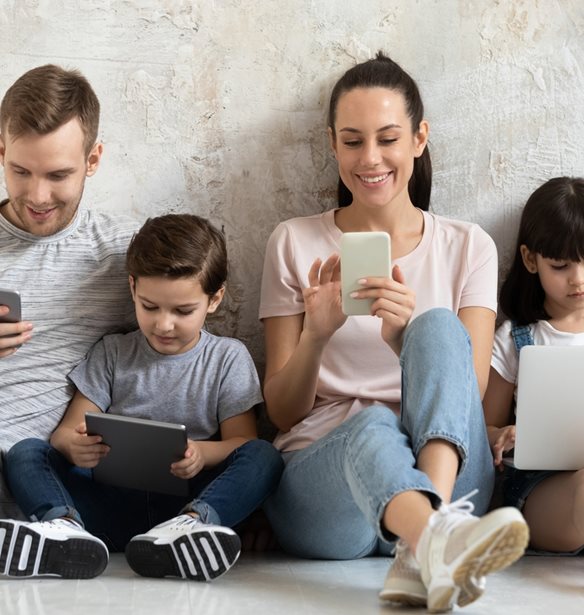 Σύγχρονες γονεϊκές συνήθειες που χωρίζουν τους γονείς σε στρατόπεδα