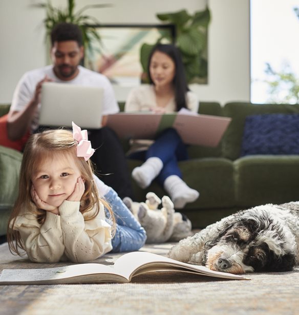 Όλοι μιλούν για την "οικογένεια του σαλονιού":Το νέο trend οικογενειακής ευτυχίας που ίσως ήδη ακολουθείς
