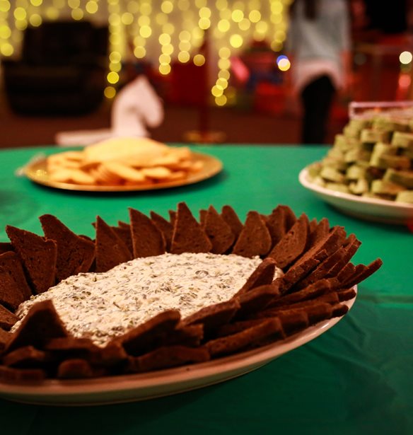 Dip φέτας με γιαούρτι και μυρωδικά για το εορταστικο τραπέζι