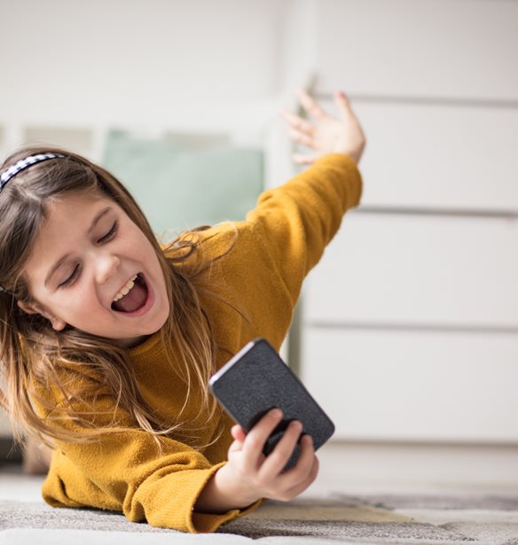 Τι πρέπει να προσέξουμε πριν δώσουμε στο παιδί το πρώτο του smartphone