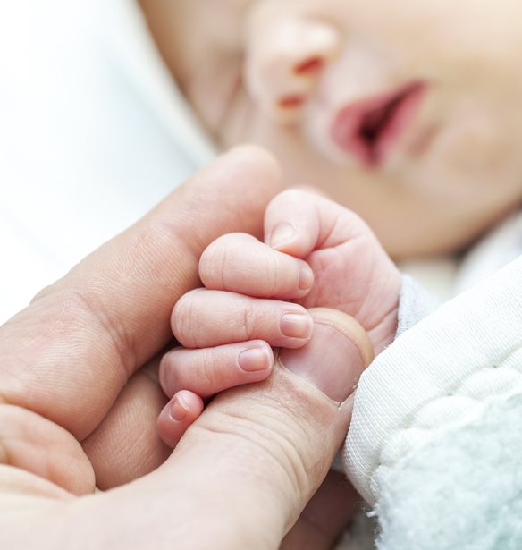 Από τη μάχη με τον καρκίνο στη μητρότητα: Η απίστευτη ιστορία της Ειρήνης Κόκκα