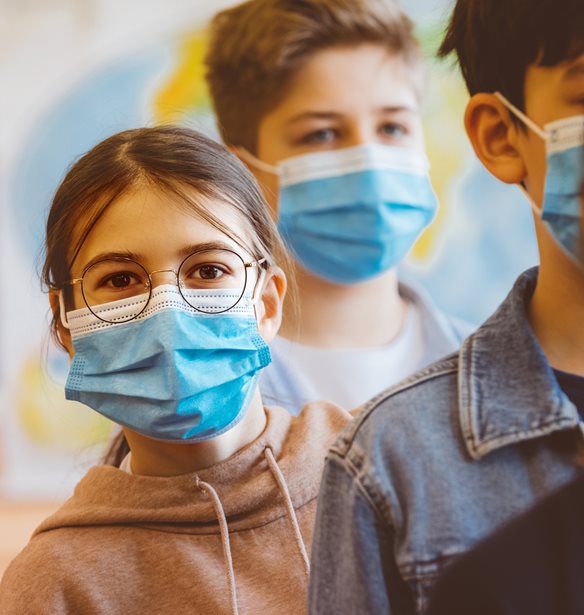 Κλείνουν τα σχολεία σε Αγγλία και Αμερική: Επανέρχεται η υποχρεωτική μάσκα