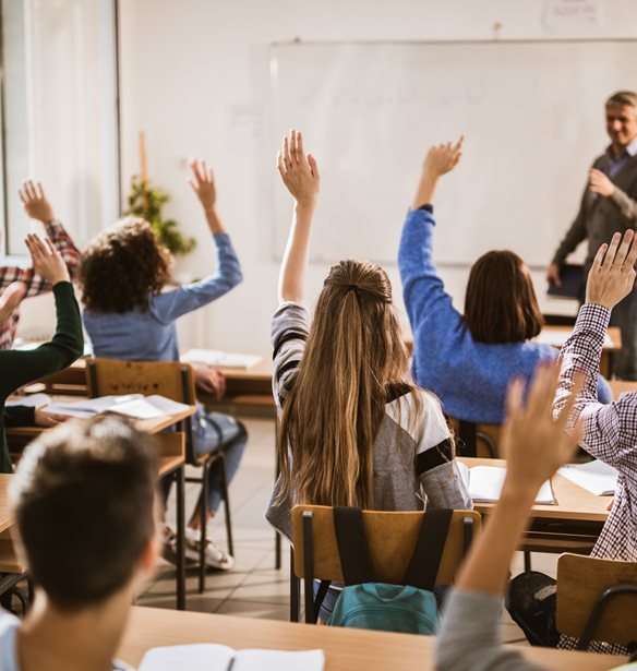 Ενισχυτική Διδασκαλία στα Γυμνάσια και τα Λύκεια: Σε ποιους απευθύνεται και τι περιλαμβάνει