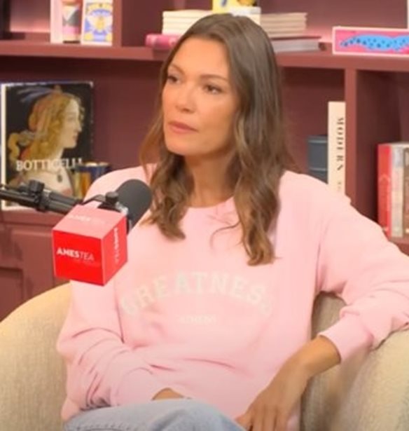 Βίκυ Καγιά: "Δεν ήμουν παιδί που ξεχωρίζει αλλά που αντέχει"