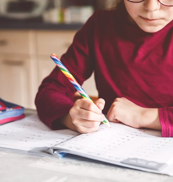 10 τρόποι για να ενισχύσεις το ενδιαφέρον του παιδιού σου για την ορθογραφία