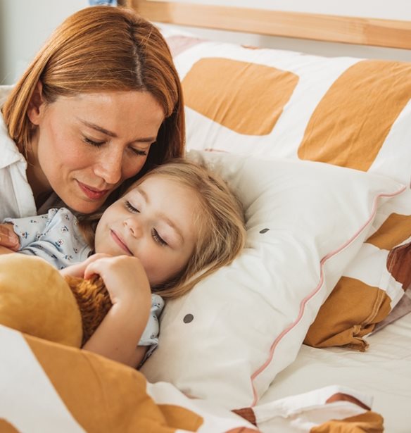 Έτσι θα αφαιρέσεις εύκολα λεκέδες από τα μαξιλάρια- Tο σπιτικό κόλπο της μαμάς