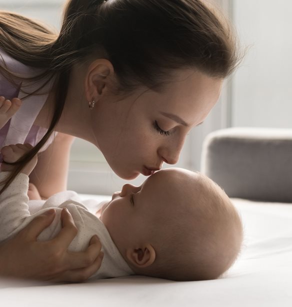 Γιατί οι μαμάδες δεν αντέχουμε τις "ξένες" μυρωδιές στο μωρό μας;