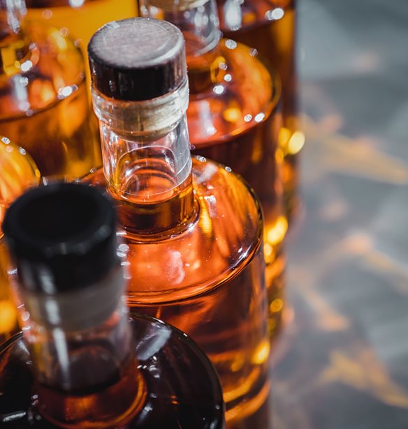 Ημιλιπόθυμες από το αλκοόλ δύο 14χρονες - Είχαν αγοράσει 6 μπουκάλια από μίνι μάρκετ