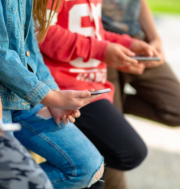 Αδιανόητο:Τρία κορίτσια αυτοκτόνησαν όταν οι γονείς τούς πήραν τα κινητά