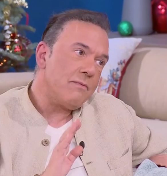 Ποσειδώνας Γιαννόπουλος: "Η μητέρα μου έδειχνε να αποδέχεται τη σεξουαλικότητά μου. Ο πατέρας μου όχι"