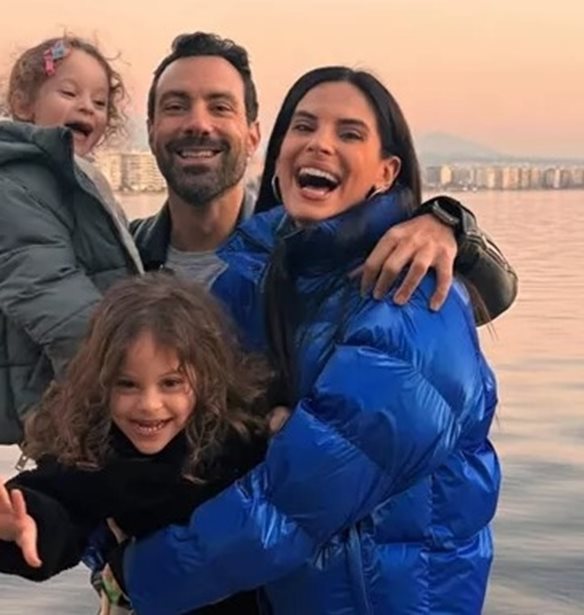 "Το πιο όμορφο κορίτσι από όλα": Η Αριάνα και η Φιλίππα βάφουν τη μητέρα τους, Χριστίνα Μπόμπα