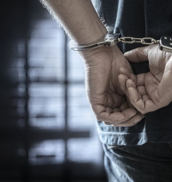 20χρονος σκότωσε τη μητέρα του και έτρεχε φωνάζοντας "Μαμά"