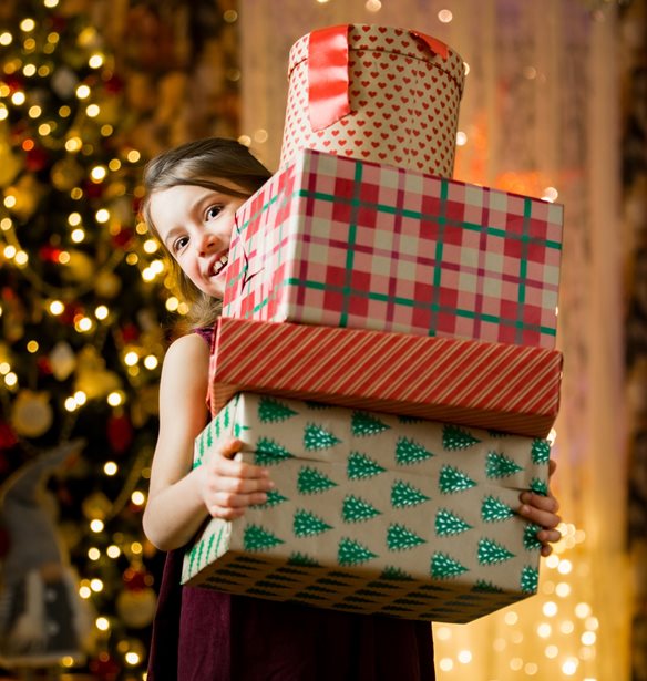 Η viral ερώτηση μιας μαμάς στην κόρη της που μας έκανε να δούμε αλλιώς τα Χριστουγεννιάτικα δώρα των παιδιών