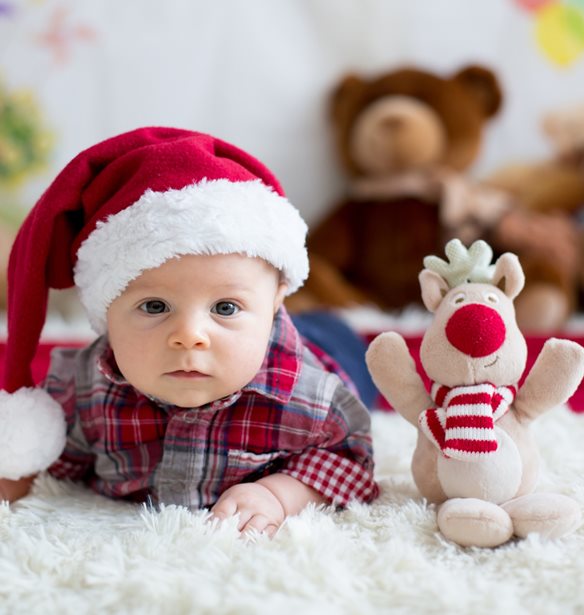 Μικρά χριστουγεννιάτικα δώρα για μωρά: Tι αξίζει να αγοράσεις;