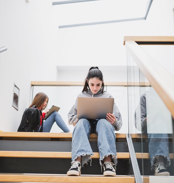 Γιατί τα νέα παιδιά αποφεύγουν την (σωστή) ενημέρωση;