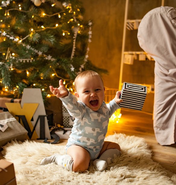 Το πρώτο Χριστουγεννιάτικο δώρο του μωρού - Ιδέες για να διαλέξεις κάτι πραγματικά μαγικό