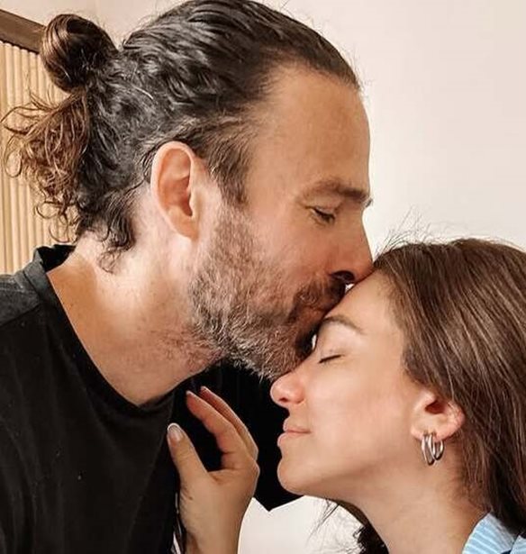 Ευρυδίκη Βαλαβάνη: "Ο Γρηγόρης έκοψε τον ομφάλιο λώρο, ζήσαμε μαζί τον τοκετό"