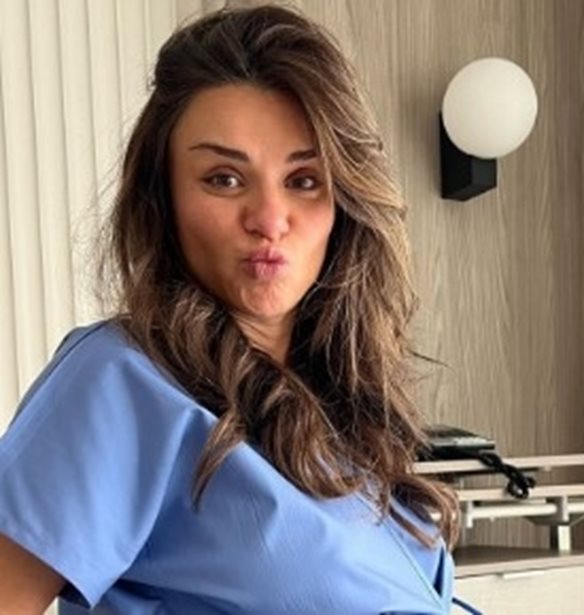 Η Ελένη Τσολάκη γιορτάζει 8 μήνες μητρότητας: Οι φωτογραφίες από το μαιευτήριο