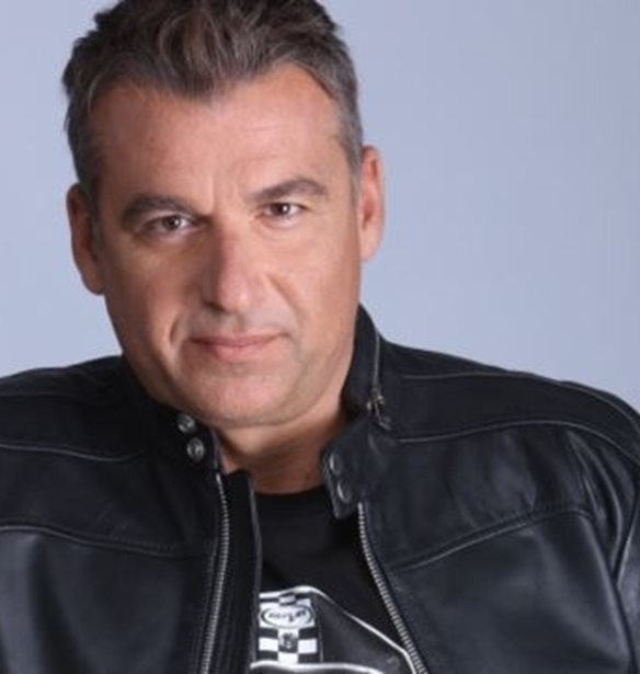 Γιώργος Λιάγκας: "Η αποδοχή των γονιών μας παίζει μεγάλο ρόλο στη ζωή μας"