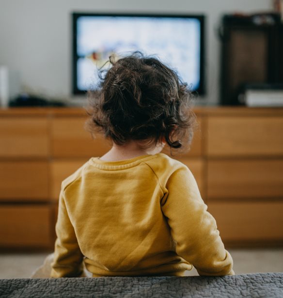 Παιδιά και οθόνες: Όταν η σύνδεση με τον γονιό μειώνεται, η οθόνη γεμίζει το κενό