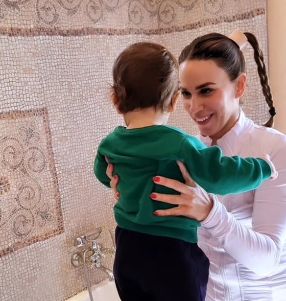 Κατερίνα Στικούδη: "Παίρνω ενέργεια από τα παιδιά μου. Γι' αυτά είμαι τόσο δυνατή"