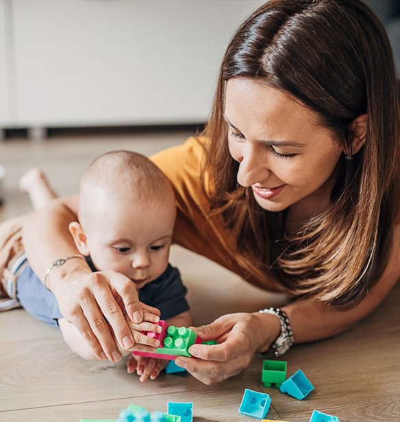 Γιατί 10 λεπτά παιχνιδιού στο πάτωμα με το παιδί είναι τόσο ευεργετικά