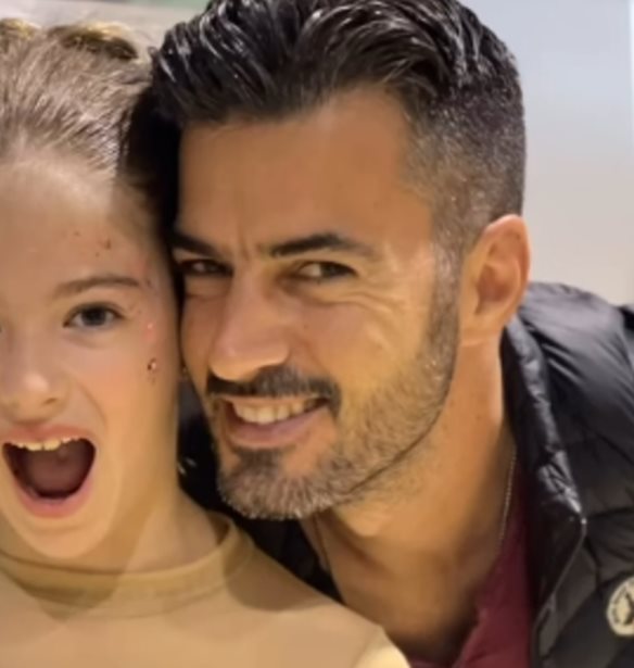 Ο Γιάννης Τσιμιτσέλης γιορτάζει τα γενέθλια της κόρης του, Εύας - Το καρέ με αδημοσίευτες φωτογραφίες τους