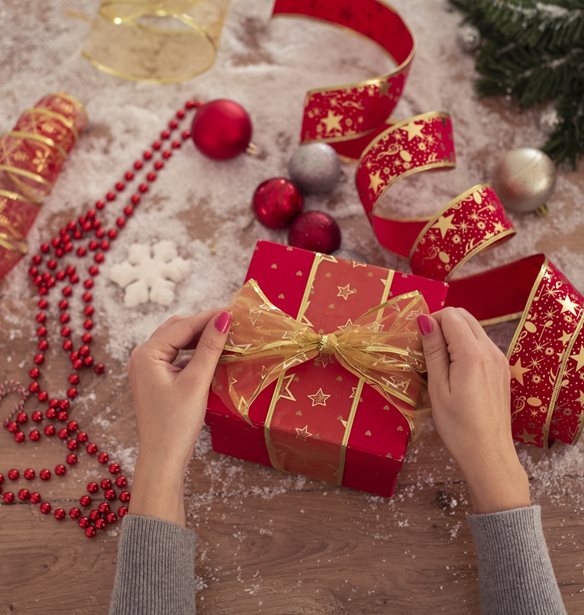 Αυτό το περιτύλιγμα για δώρα θα πείσει τα παιδιά ότι όντως τα έφερε ο Άγιος Βασίλης