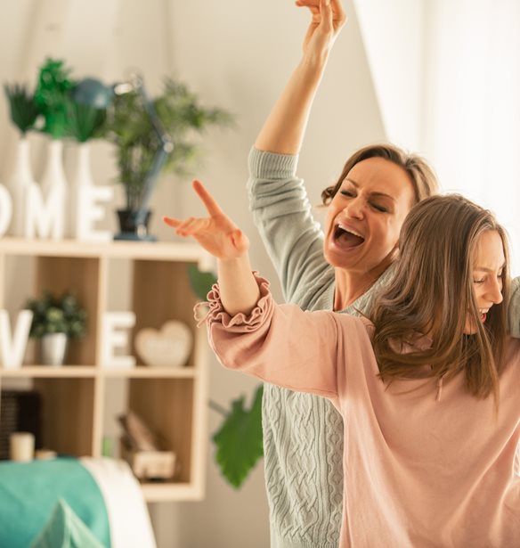 Cool θεία: Για την Gen Z είναι πλέον κάτι εντελώς διαφορετικό (και πιο ουσιαστικό)