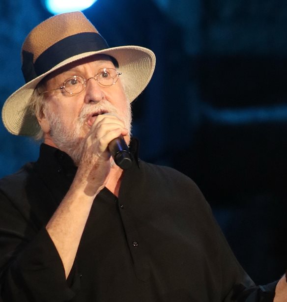 Ο Διονύσης Σαββόπουλος ως πατέρας, σύζυγος και δημιουργός των γλυκών μελωδιών των παιδικών μας χρόνων