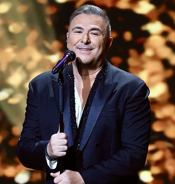 Ο Αντώνης Ρέμος ανέβασε την κόρη του στη σκηνή: Το κομμάτι που της αφιέρωσε