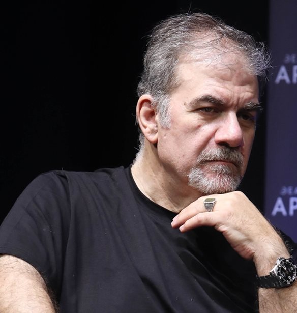 Δημήτρης Σταρόβας: "Ο πατέρας μου παράτησε τη μάνα μου- Ήμουν το εξώγαμο, μαζεύανε υπογραφές να μας διώξουν"