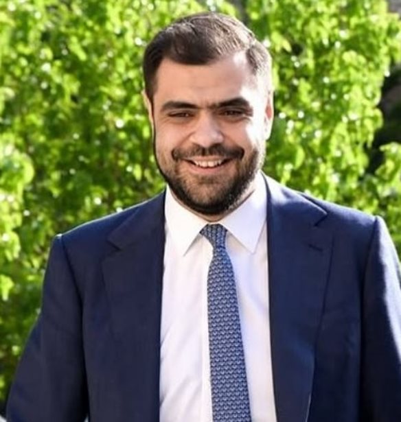 Παύλος Μαρινάκης: "Πόσο τιμάμε τη μαμά που μεγαλώνει ένα παιδί; Πρέπει να κινηθούμε σε αυτήν τη λογική"