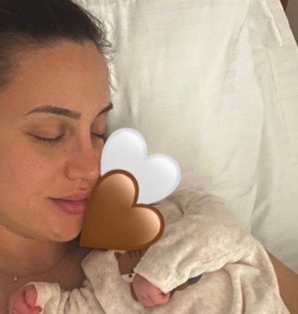 "Γεννήθηκε η αγάπη που ξεπερνάει τις λέξεις": Γέννησε η Άννα Κορακάκη