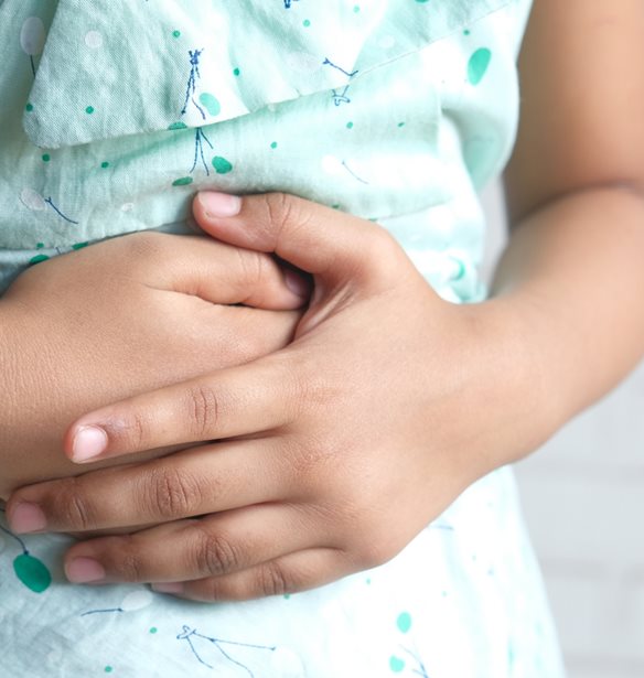 Πονάει η κοιλιά του παιδιού: Πότε πρέπει να πάμε στον γιατρό;
