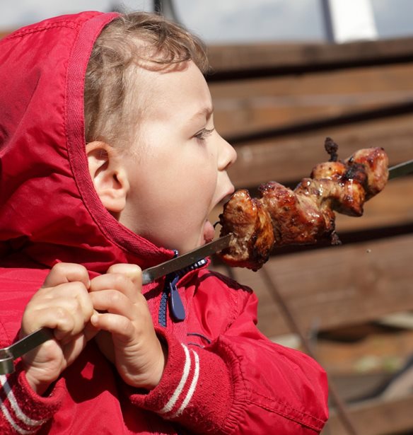 "Τα σχολεία δεν είναι ψησταριές": Το μήνυμα του Υπουργείου για την Τσικνοπέμπτη