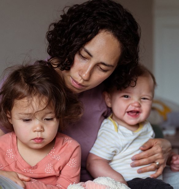 Πώς με τον ερχομό του δεύτερου παιδιού μας η ρουτίνα πήγε περίπατο