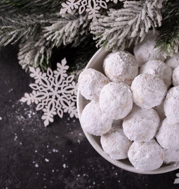 Τα top μυστικά για αφράτους κουραμπιέδες: Πώς θα πετύχεις το αγαπημένο χριστουγεννιάτικο γλυκό