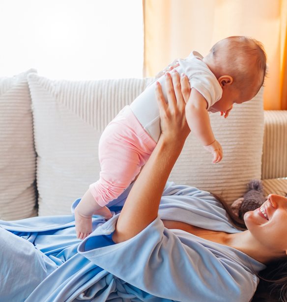 10 homewear επιλογές για να νιώθεις κομψή και άνετη μετά από την επιστροφή σου από το μαιευτήριο
