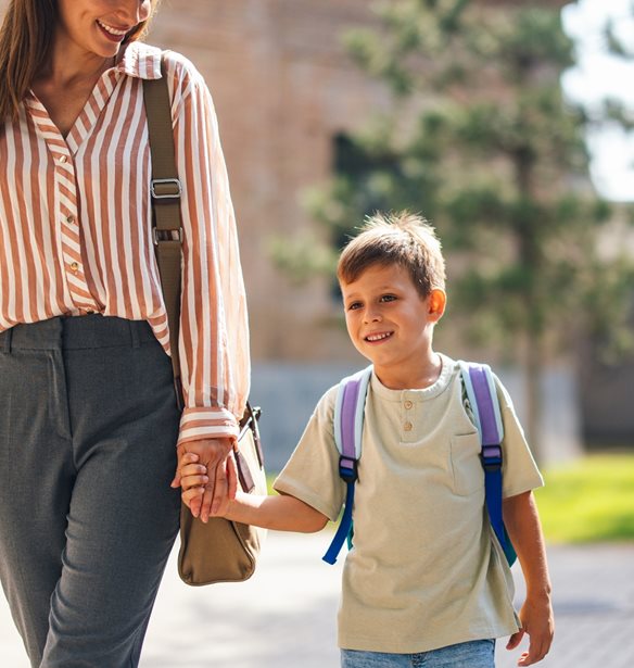 Back to school: 10 γρήγορα και stylish looks για το πρωινό drop-off στο σχολείο